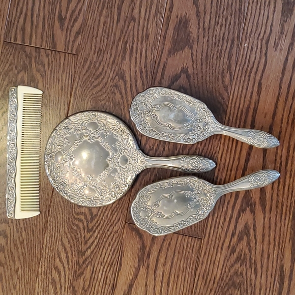 Vintage vanity mirror brushes and comb set excellent condition - Picture 9 of 9